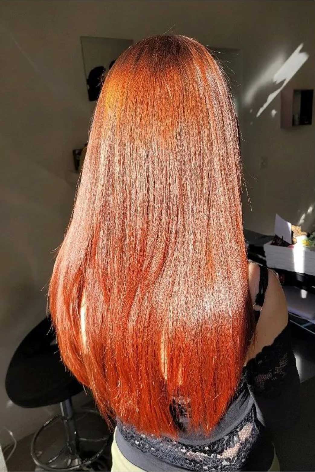 Photo coiffure coloration roux, coupe, champoing, soin de cheveux